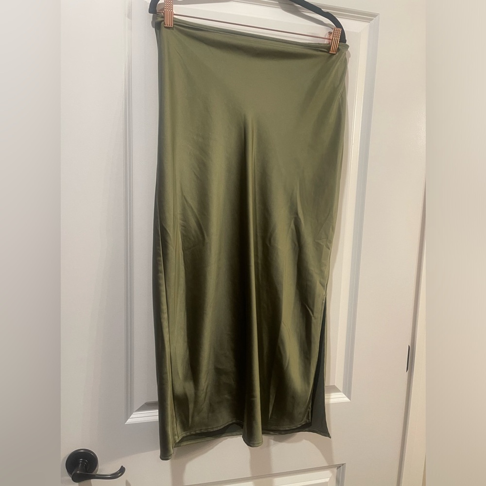 Green silk skirt size L